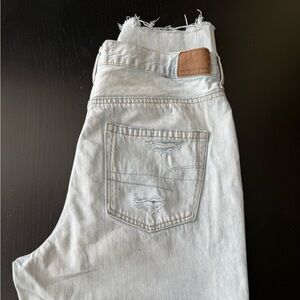 American Eagle Light Wash Mom Jeans size 8